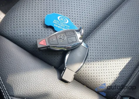 2017 Mercedes-Benz Glc 300 4Matic z USA, uszkodzony, nr VIN WDC0G4KB1HF141356